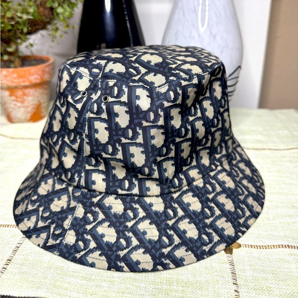 🔄 Reversible Dior Bucket Hat - Great Condition - Picture 1 of 10